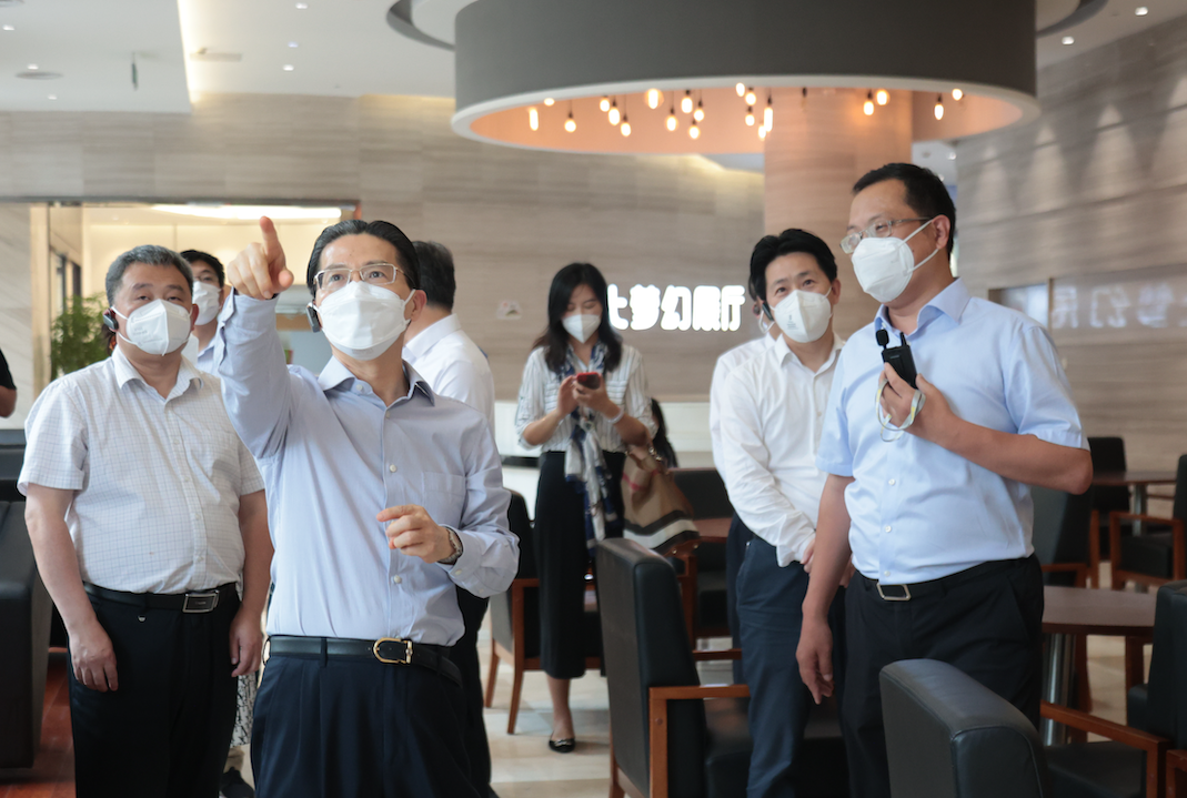 民建上海市委和松江区领导一行莅临亚星官网食品视察指导